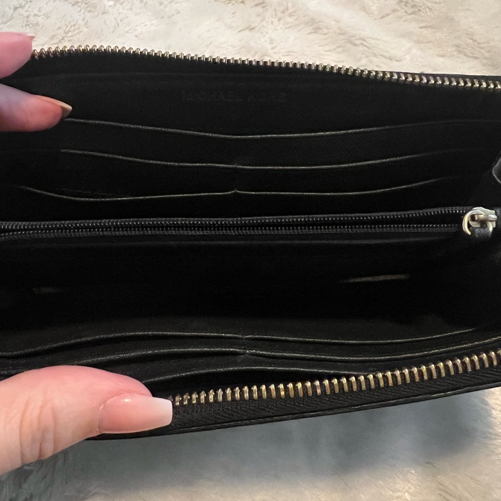 Michael Kors Wallet - Picture 3 of 3